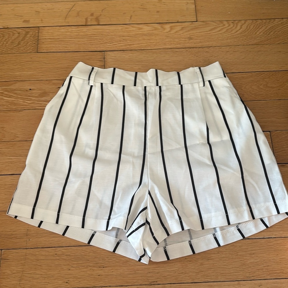 NWOT Faux linen shorts